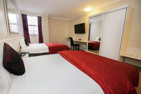 Isa Hotel - Accommodation Daintree 2
