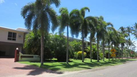 Island Magic 2 - Opposite Beautiful Alma Bay - Accommodation Daintree 0