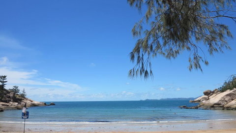 Island Magic 2 - Opposite Beautiful Alma Bay - Accommodation Daintree 3