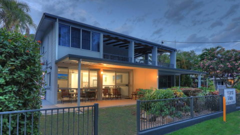 Island View Unit 2 / 40 Marine Parade - Accommodation Daintree 1