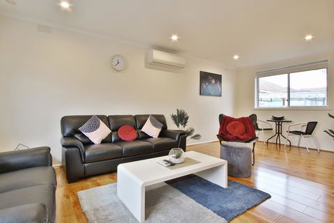 Ivy Units Glen Waverley - Accommodation Daintree 2