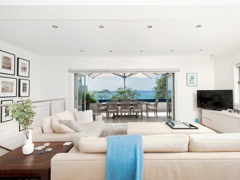 Jacaranda Blue @ Corlette - Accommodation Daintree 0