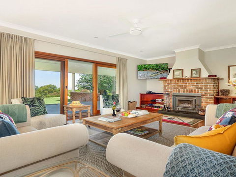 Jaspers Brush - Tranquil Gardens & Stunning Views - Accommodation Daintree 2