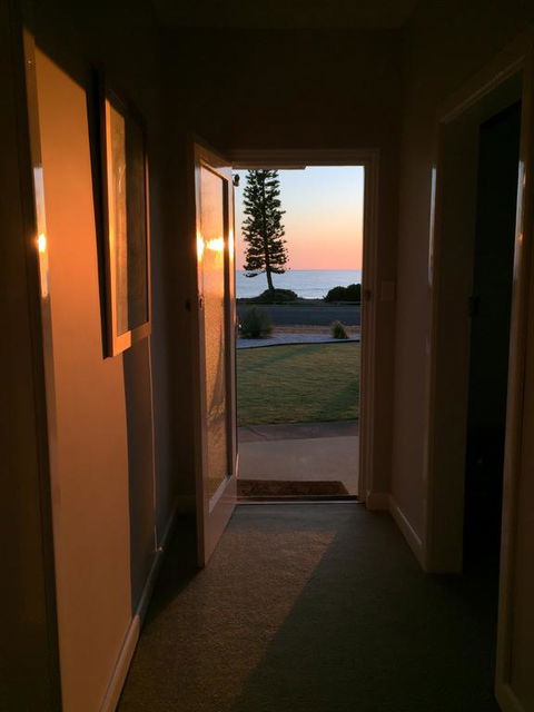 Jewel Of The South Beachside Holiday Rental - Accommodation Daintree 2