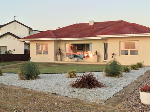 Jewel Of The South Beachside Holiday Rental - Accommodation Daintree 0