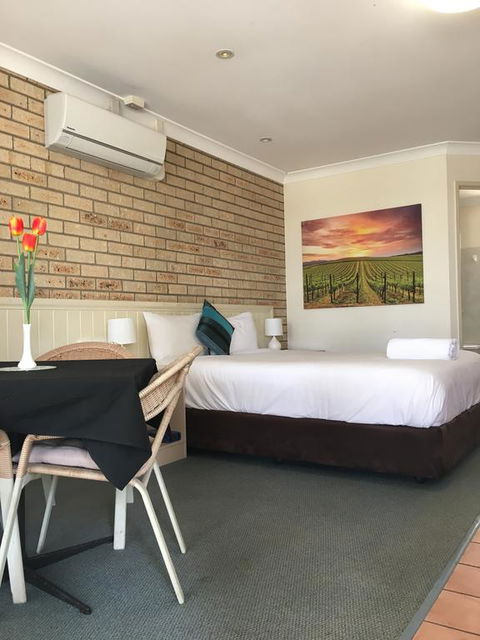 Jolly Swagman Motor Inn - Accommodation Daintree 3