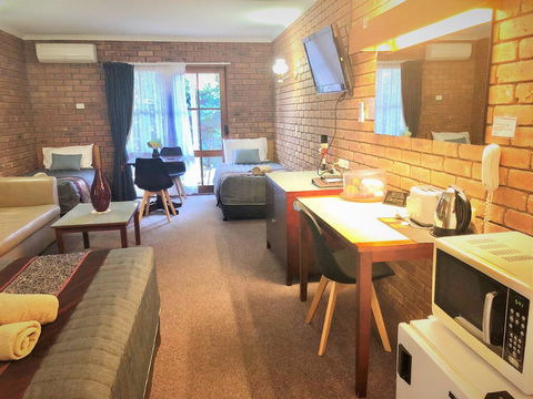 Jolly Swagman Motor Inn Euroa - Accommodation Daintree 2