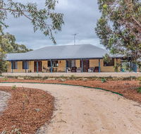 Kangaroo Lake Homestead - Accommodation Daintree