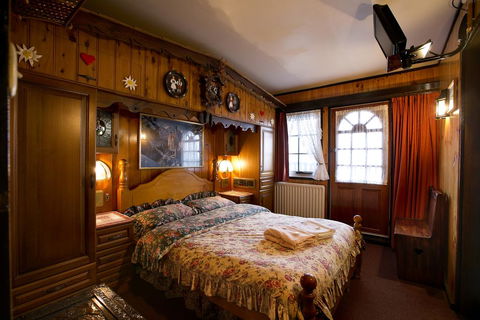 Karelia Alpine Lodge - Accommodation Daintree 0