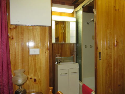Karelia Alpine Lodge - Accommodation Daintree 3