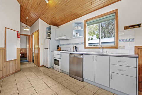 Kendalls Beach Holiday Park - Accommodation Daintree 2