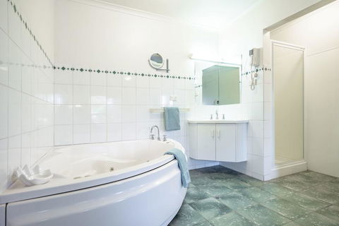 Kerang Valley Resort - Accommodation Daintree 2