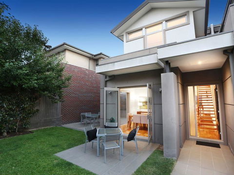 Kew Luxury Townhouse - Accommodation Daintree 0