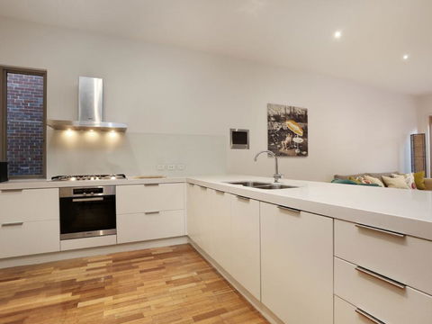 Kew Luxury Townhouse - Accommodation Daintree 1
