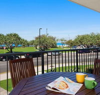 Kings Beach Ocean Front Views Private Balcony overlooking Kings Beach - Accommodation Daintree