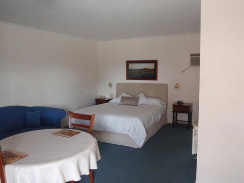 Kinross Inn - Accommodation Daintree 0