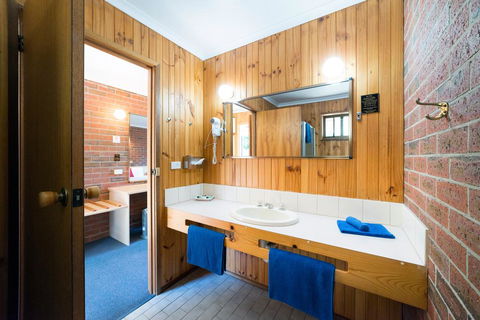 Kookaburra Motor Lodge - Accommodation Daintree 1