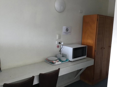 Kooyong Hotel - Accommodation Daintree 1