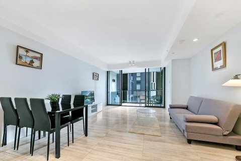 KOZYGURU HAYMARKET SYDNEY CITY VIEW 2 BED STUNNING APT NHA178-1206 - Accommodation Daintree 3