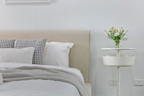 KOZYGURU MASCOT WALK TO STATION MODERN DESIGNER 2 BED APT FREE PARKING NMA260-312 - Accommodation Daintree 1