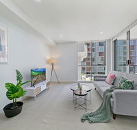 KOZYGURU MASCOT WALK TO STATION MODERN DESIGNER 2 BED APT FREE PARKING NMA260-312 - Accommodation Daintree