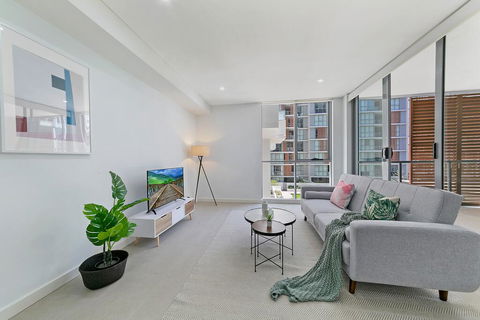 KOZYGURU MASCOT WALK TO STATION MODERN DESIGNER 2 BED APT FREE PARKING NMA260-312 - Accommodation Daintree 0