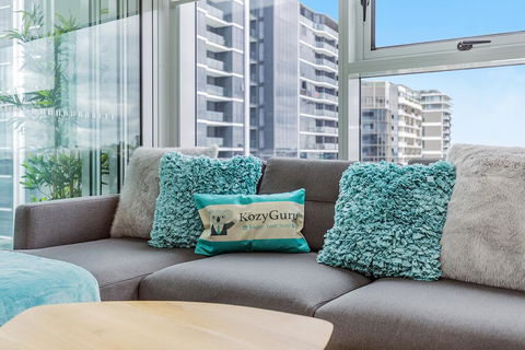KOZYGURU NEWSTEAD DESIGNER 2 BED APT FREE PARKING POOL + GYM QNE088 - Accommodation Daintree 2