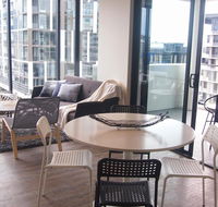 KOZYGURU SOUTH BRISBANE CITY VIEW 2 BED APT FREE PARKING QSB027-708 - Accommodation Daintree