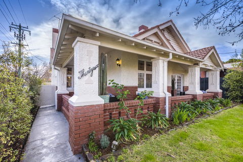 Lady Meredith In Elwood - Accommodation Daintree 0