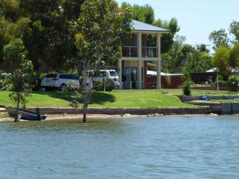 Lake Boga Waterfront Holiday House - Accommodation Daintree 0