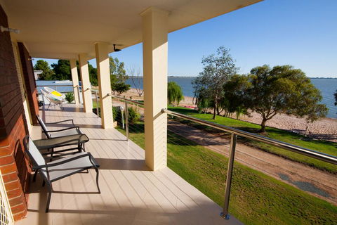 Lake Boga Waterfront Holiday House - Accommodation Daintree 1