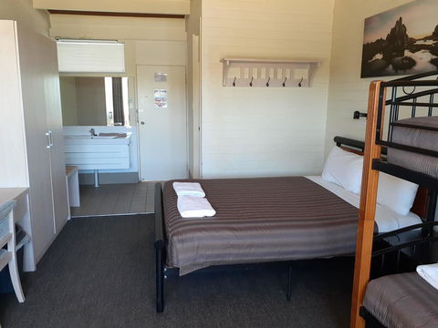 Lake Jindabyne Hotel - Accommodation Daintree 3