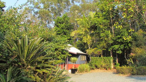 Lake Russell Lakeside Retreat - Accommodation Daintree 1