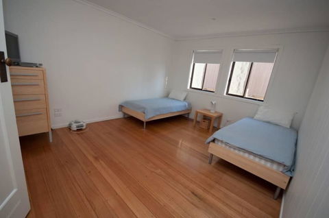 Lake Tyres Beach House - Accommodation Daintree 2