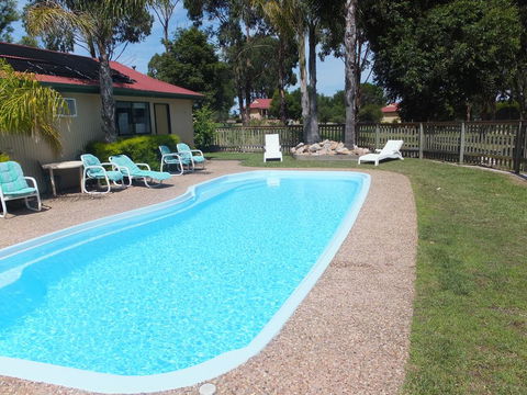 Lakes Entrance Country Cottages - Accommodation Daintree 0