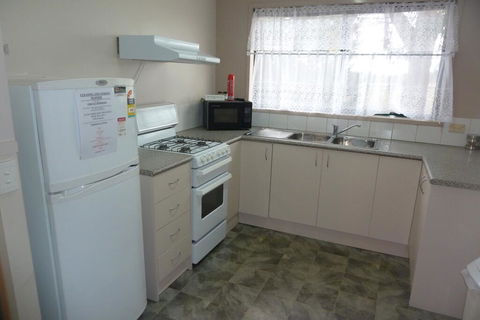 Lakes Entrance Country Cottages - Accommodation Daintree 3