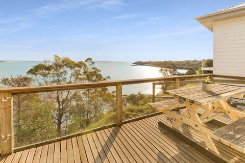 Lakescapes Cottage - 180 Degree Panoramic Views - Accommodation Daintree 2