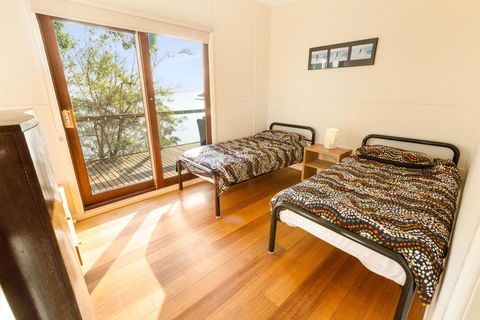 Lakescapes Cottage - 180 Degree Panoramic Views - Accommodation Daintree 3