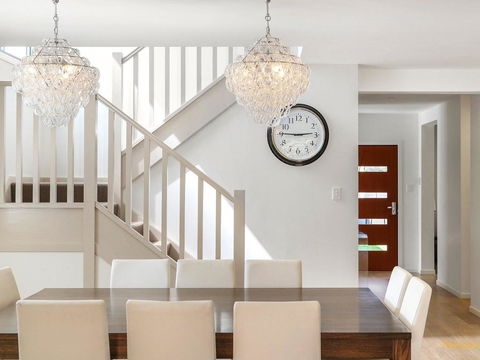 Lakeside Luxury - 13 Lake Street - Accommodation Daintree 1