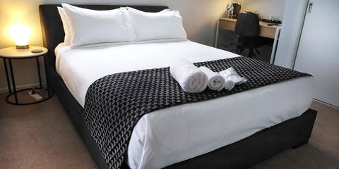 Lakeside Retreat & Business - Accommodation Daintree 0
