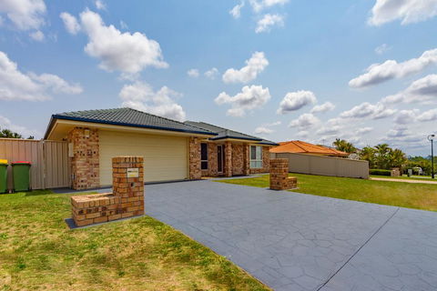 Large Executive And Family Home - Flinders View - Accommodation Daintree 1
