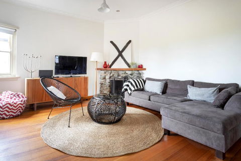 Large Quiet Art Deco Apt Camberwell - Accommodation Daintree 3