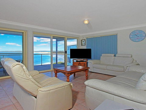 Le Vista - Panoramic Views Looking South - Accommodation Daintree 1
