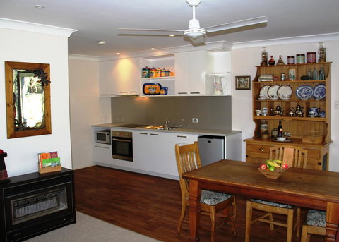 Leo's Rest Bathurst NSW - Accommodation Daintree 2