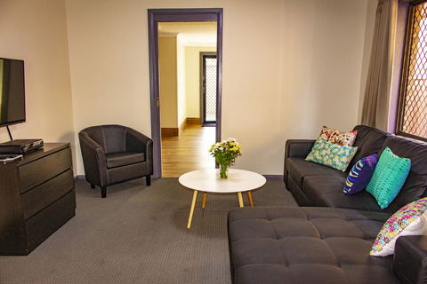 Liberty Plains Motor Inn - Accommodation Daintree 2
