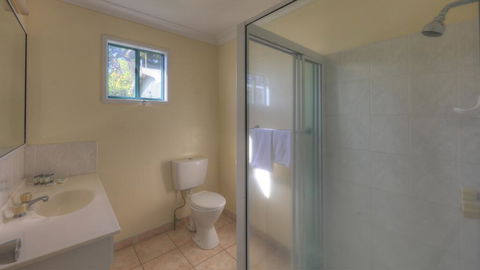 Lucinda Fishing Lodge - Accommodation Daintree 3