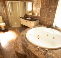 Luxuary self-contained living with Spa. - Accommodation Daintree