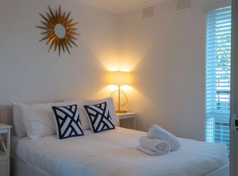 Luxurious Hampton Style 3 Bedroom House - Accommodation Daintree 3