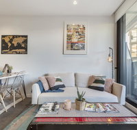 LUXURIOUS RIVERSIDE RESORT STYLE APARTMENTPOOLSPAGYMROOFTOP WITH CITY VIEWS - Accommodation Daintree