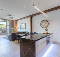 Luxury 3 brm 2 bath Woolstore apt with Courtyard - Accommodation Daintree